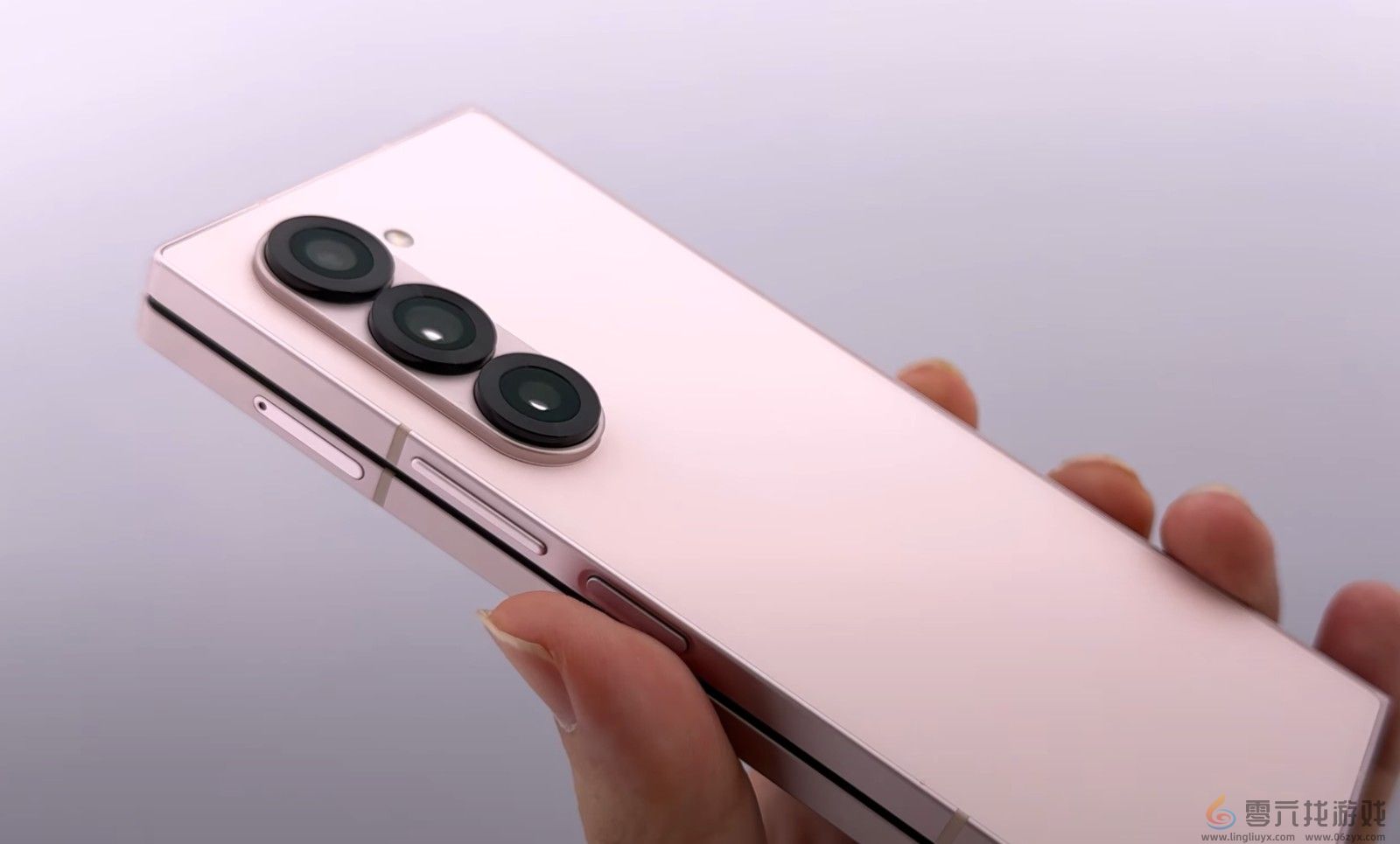 三星发布Galaxy Z Flip 6/Fold 6折叠屏手机 国行8999元起(图11) 三星发布Galaxy Z Flip 6/Fold 6折叠屏手机 国行8999元起(图11)